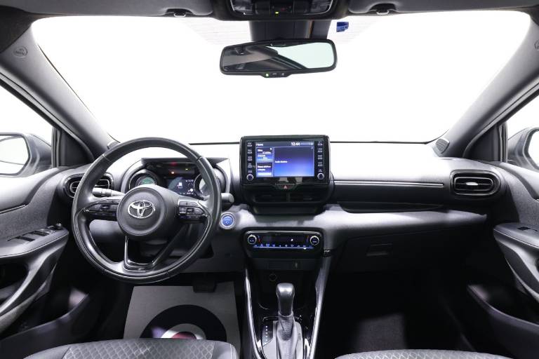 TOYOTA Yaris 10