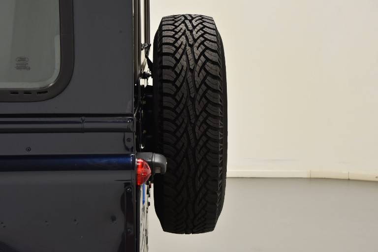 LAND ROVER Defender 51