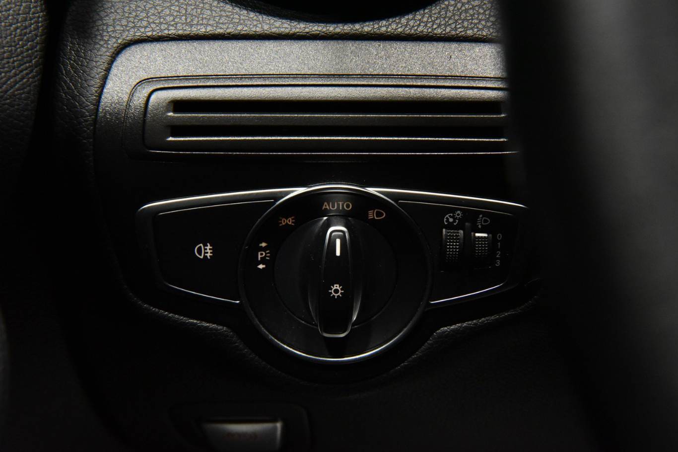 MERCEDES-BENZ C 180 23