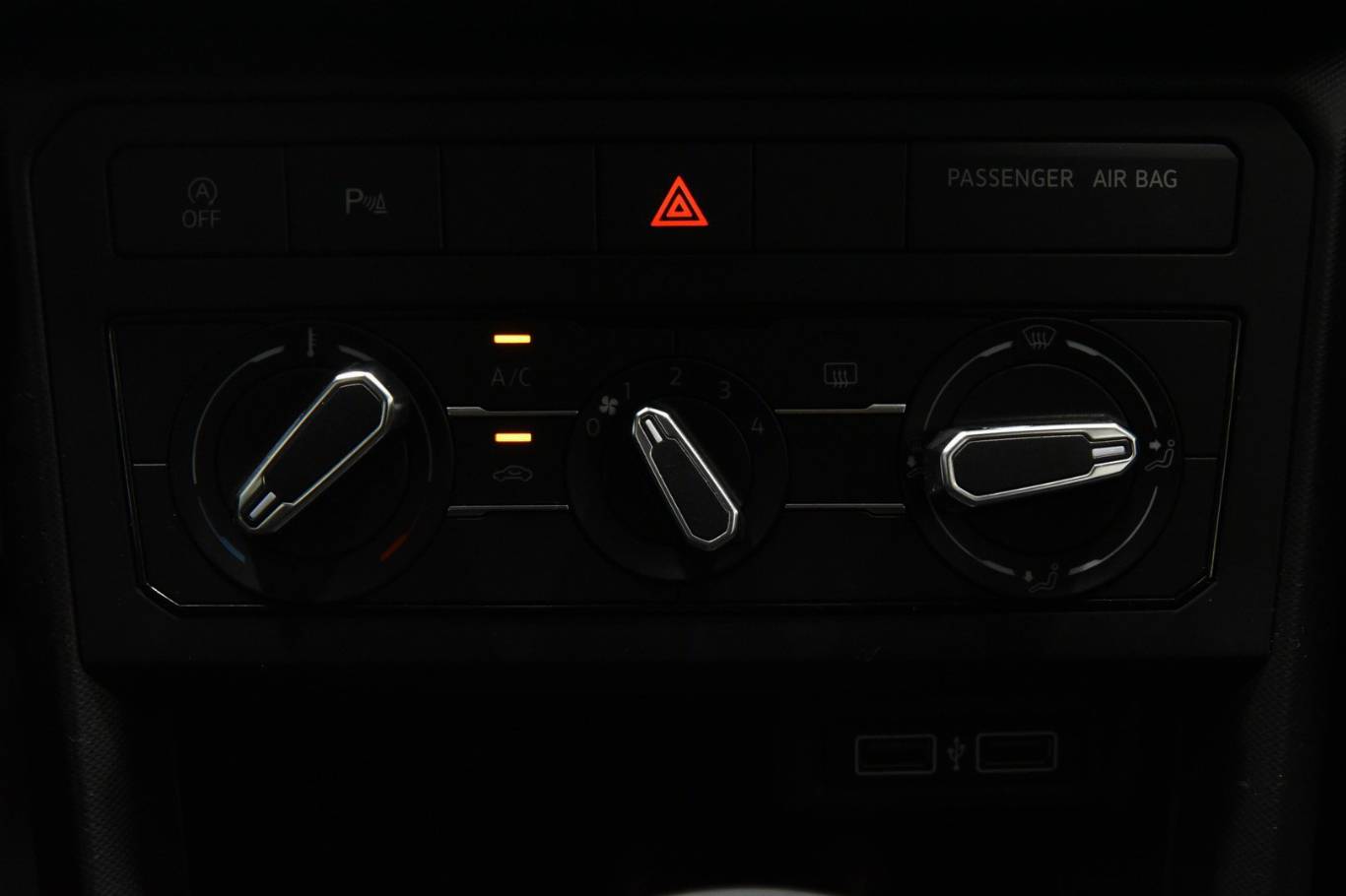 VOLKSWAGEN T-Cross 11