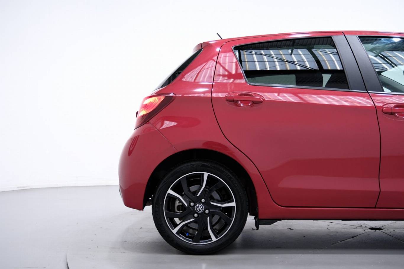 TOYOTA Yaris 54