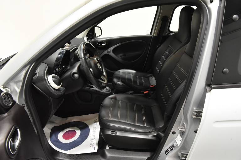 SMART ForFour 4