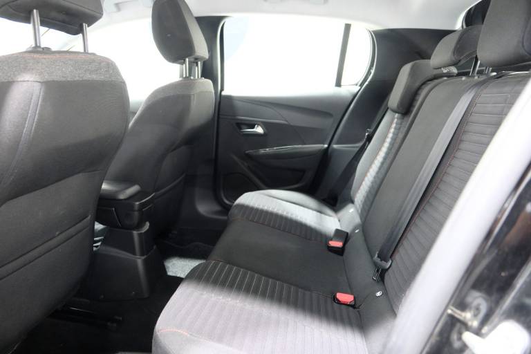 PEUGEOT 208 36
