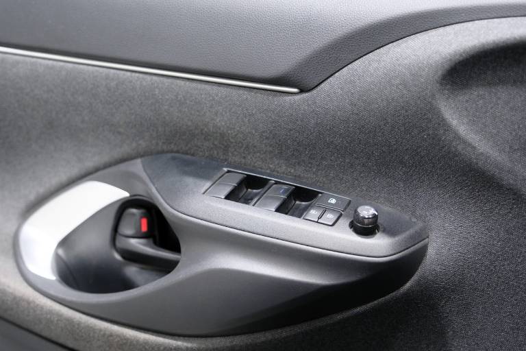 TOYOTA Yaris Cross 37