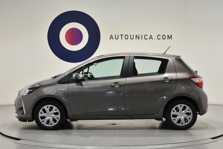 TOYOTA Yaris 32