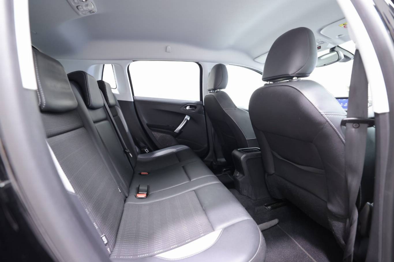 PEUGEOT 2008 44