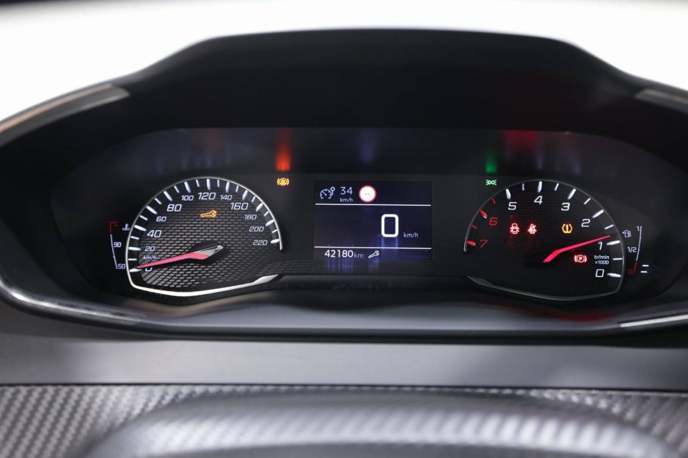 PEUGEOT 208 8