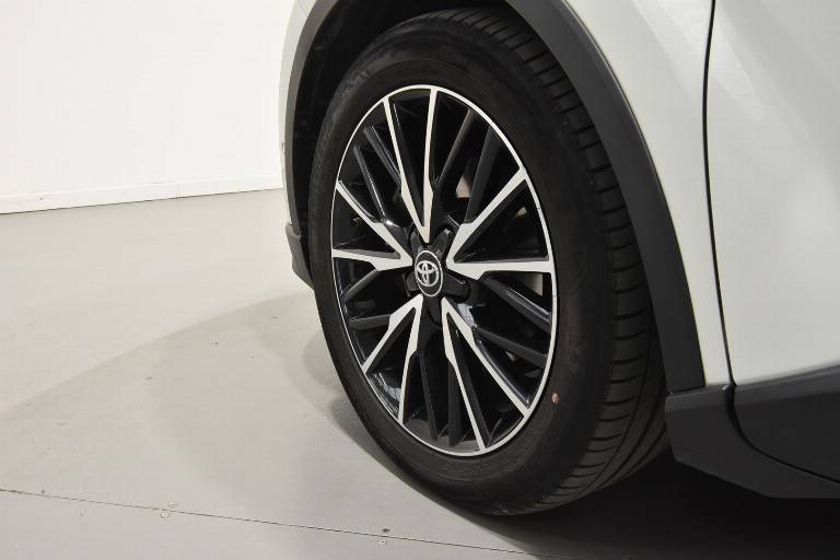 TOYOTA C-HR 9