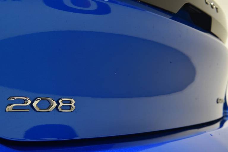 PEUGEOT 208 53