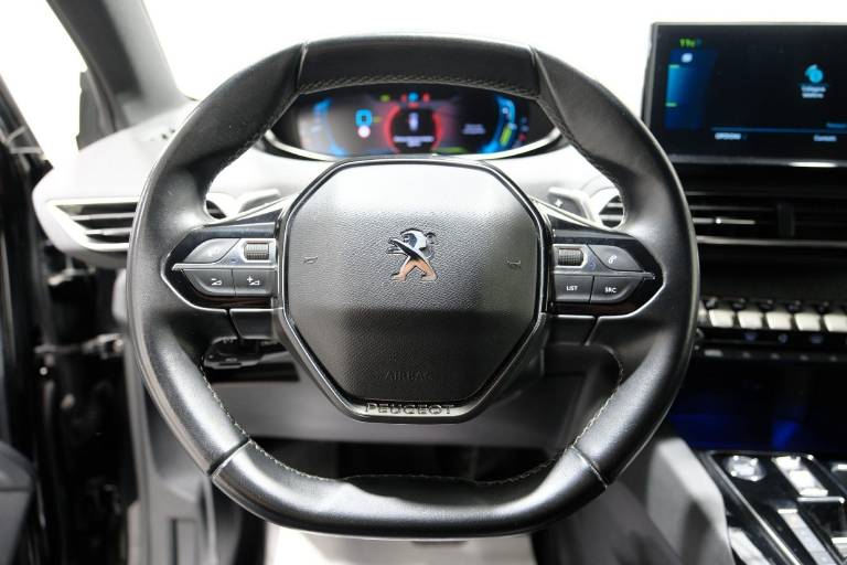 PEUGEOT 3008 7