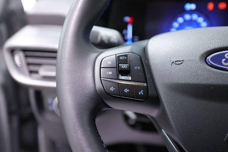 FORD Tourneo Courier 23