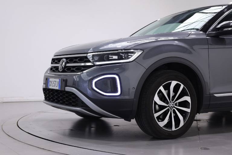 VOLKSWAGEN T-Roc 11