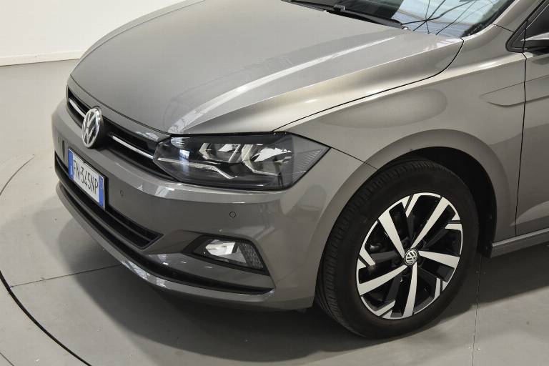 VOLKSWAGEN Polo 43