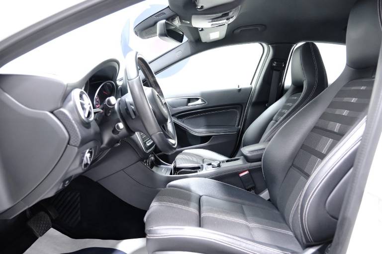 MERCEDES-BENZ A 180 19