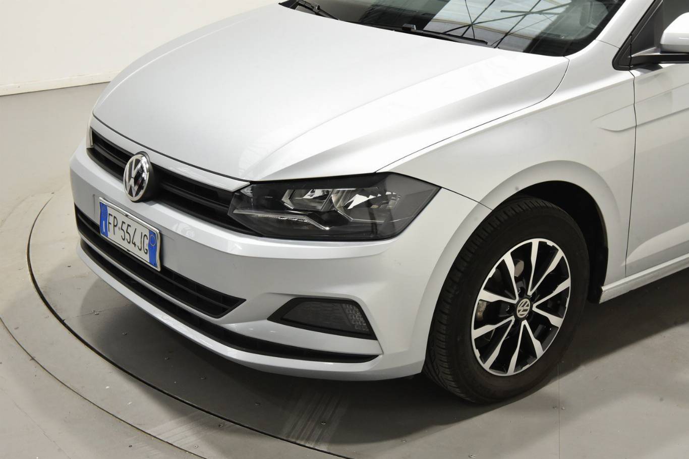 VOLKSWAGEN Polo 38