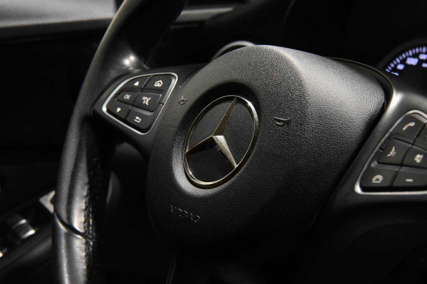 MERCEDES-BENZ C 180 18