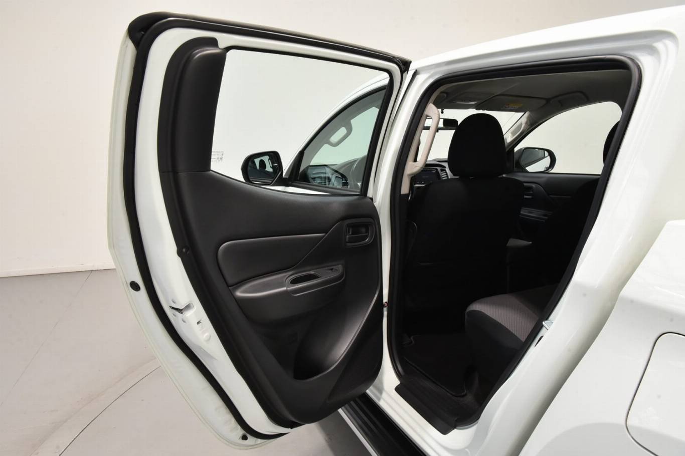 MITSUBISHI L200 35