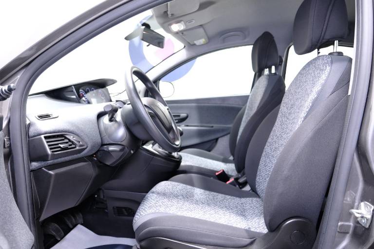 LANCIA Ypsilon 17