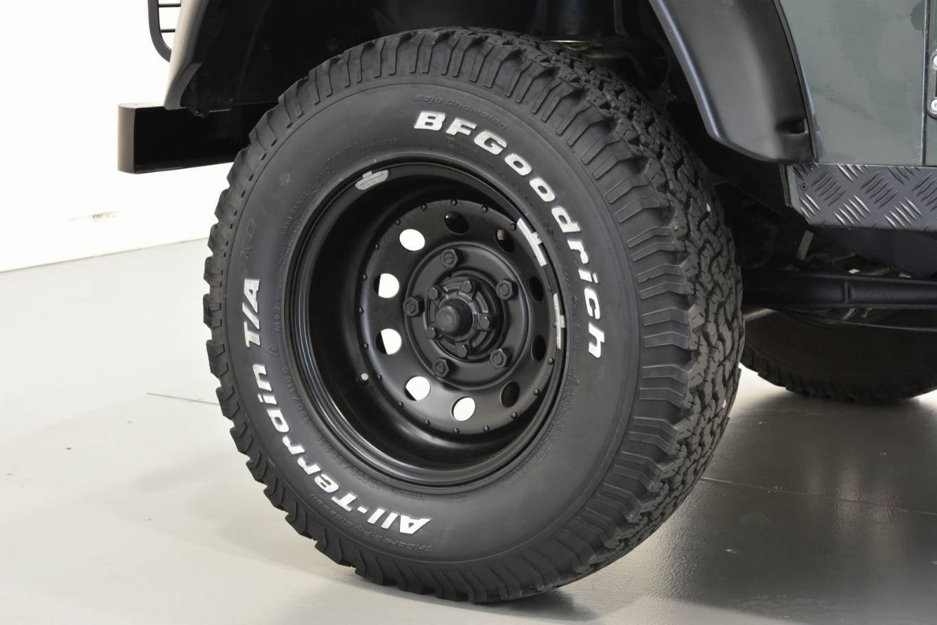 LAND ROVER Defender 7