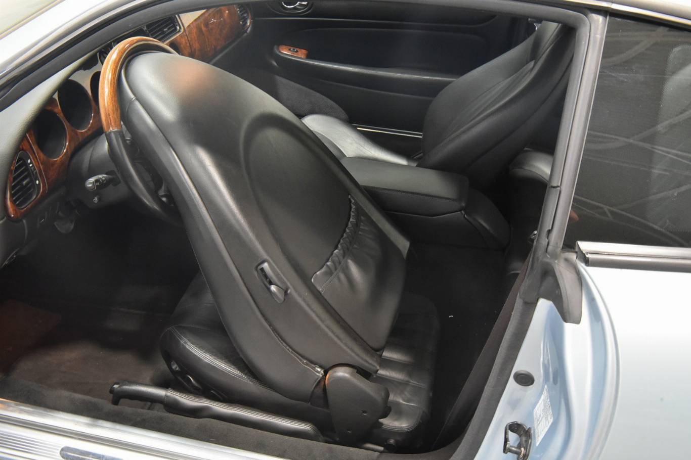 JAGUAR XK8 21