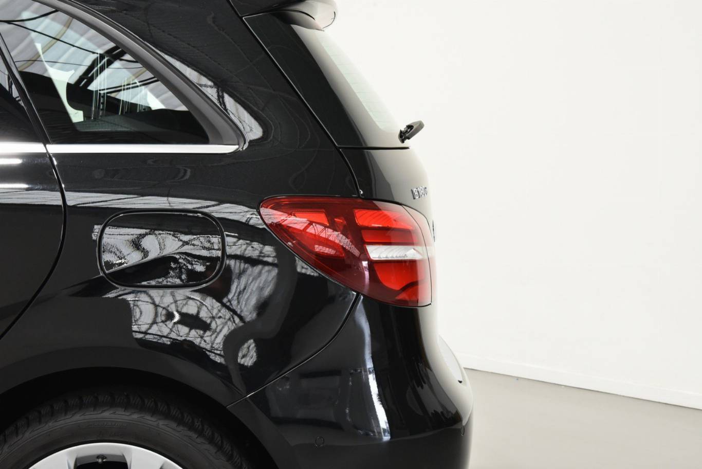 MERCEDES-BENZ B 180 46