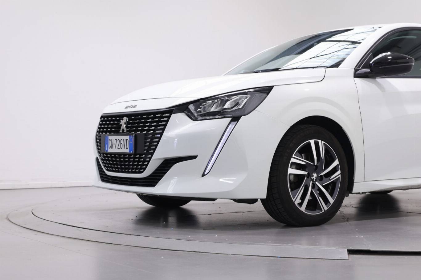 PEUGEOT 208 11