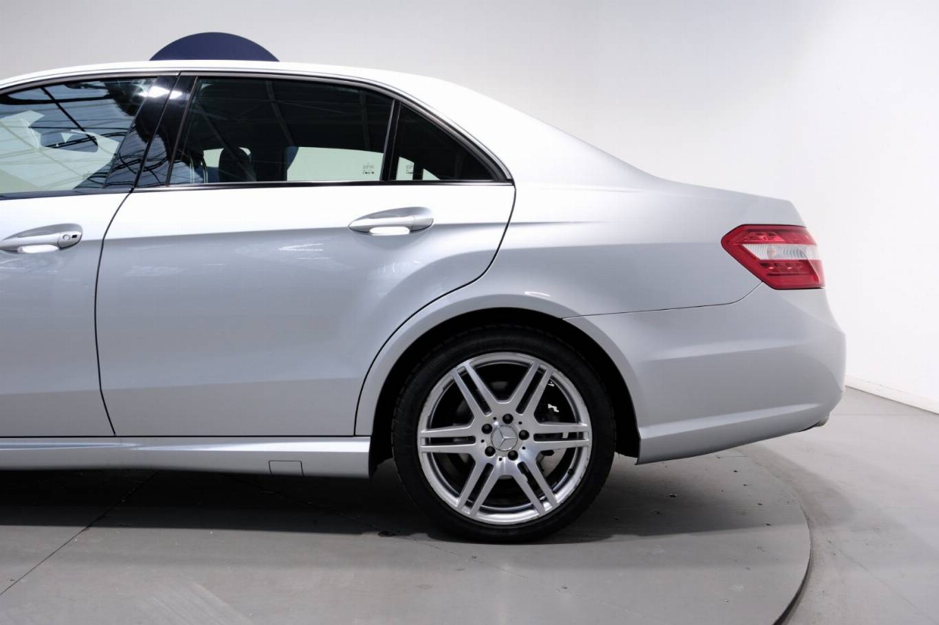 MERCEDES-BENZ E 250 53