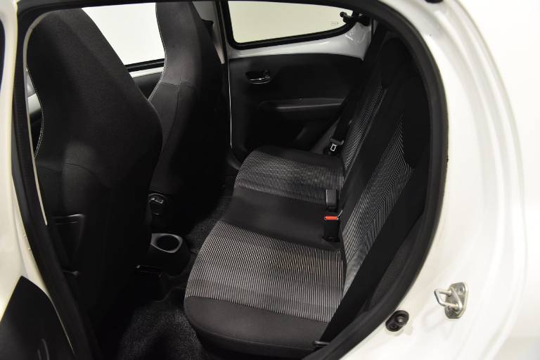 PEUGEOT 108 27