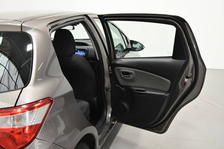 TOYOTA Yaris 42