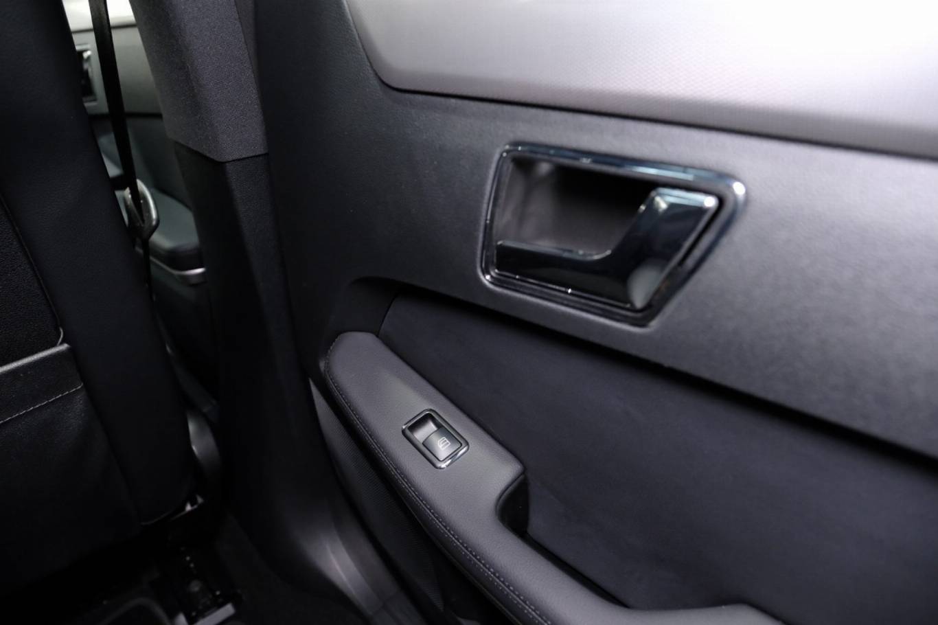 MERCEDES-BENZ E 250 52