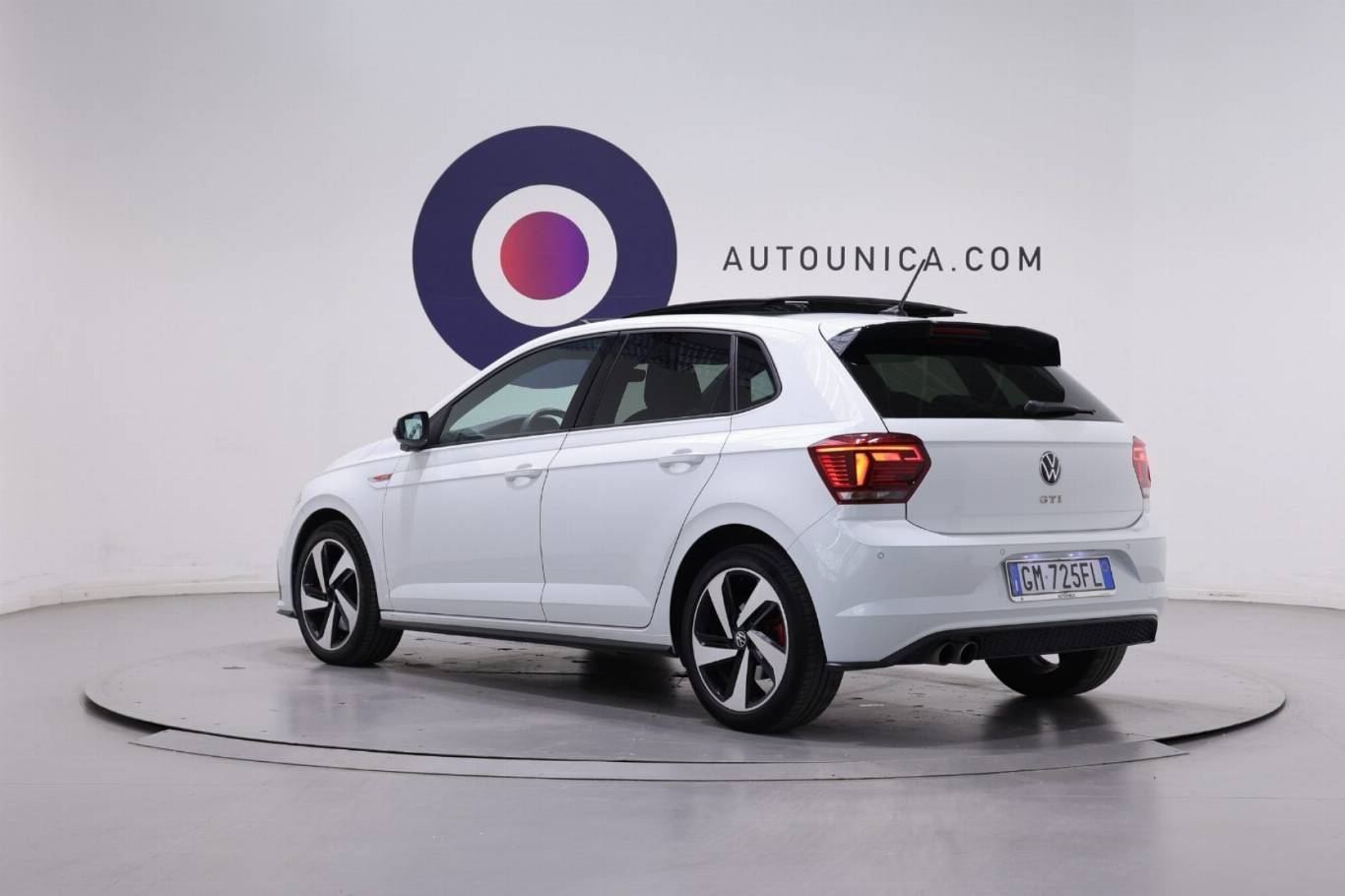 VOLKSWAGEN Polo 17