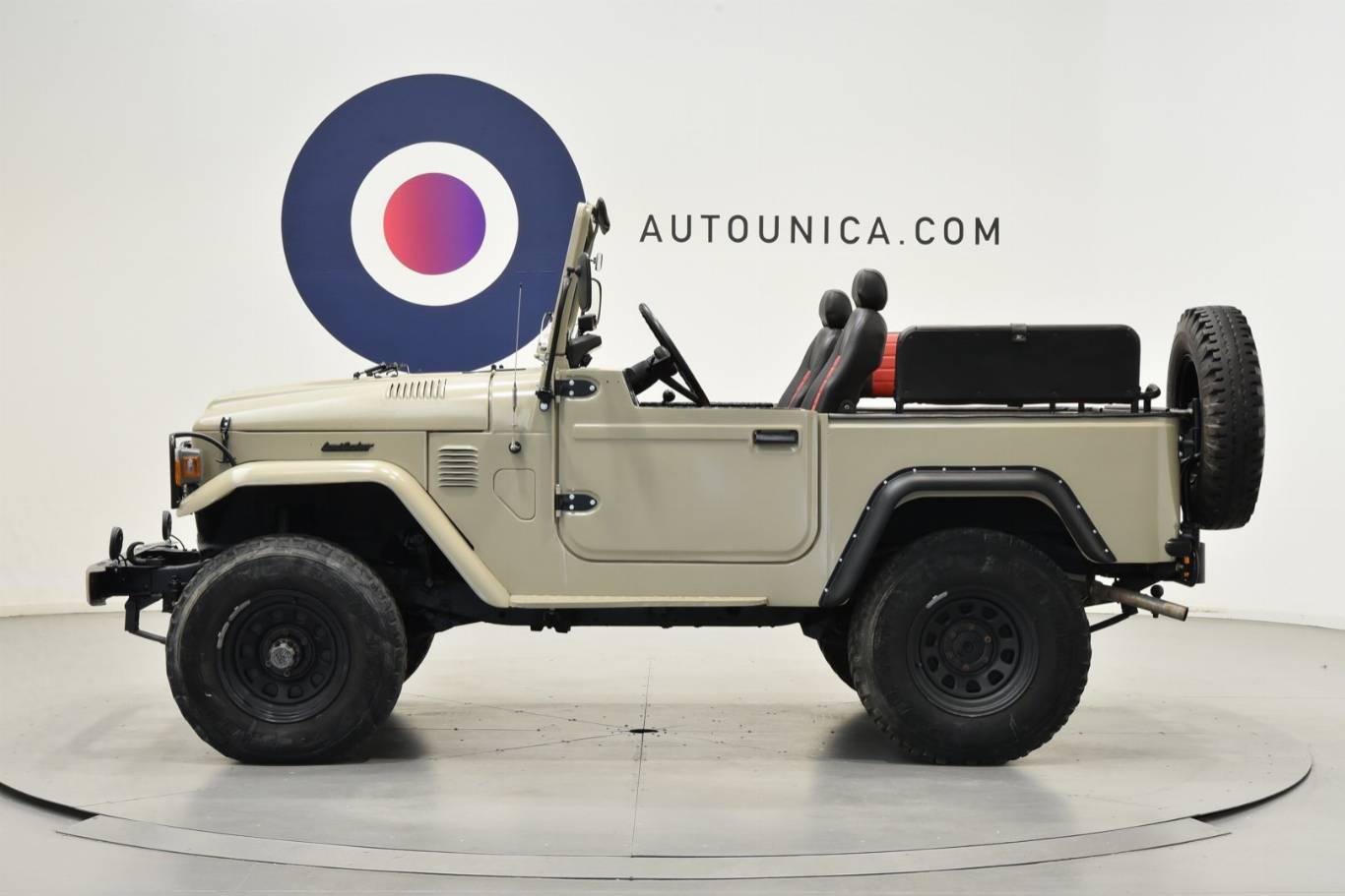 TOYOTA Land Cruiser 8