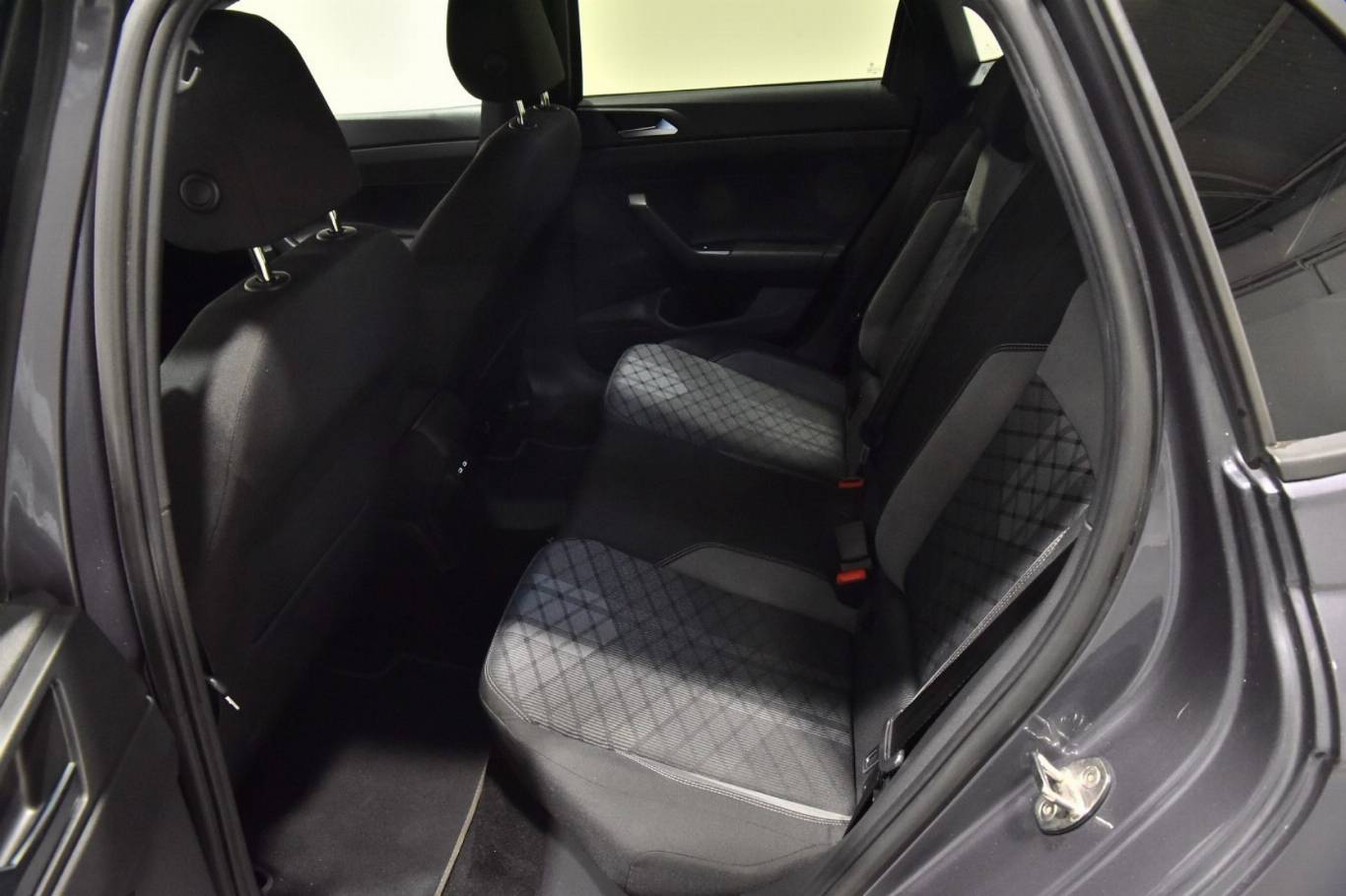 VOLKSWAGEN Polo 30