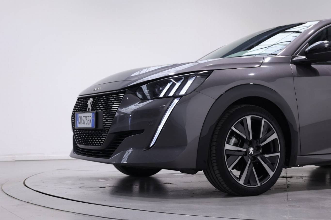PEUGEOT 208 11