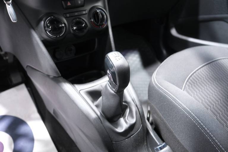 PEUGEOT 208 29