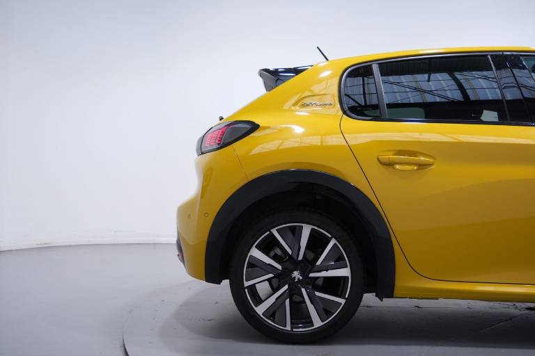 PEUGEOT 208 56