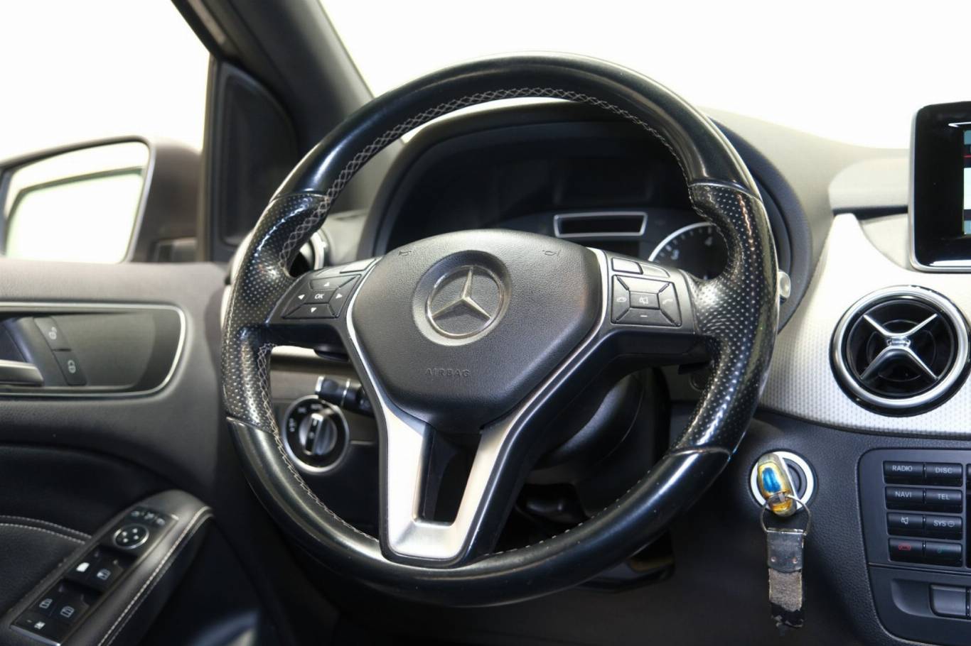 MERCEDES-BENZ B 180 37