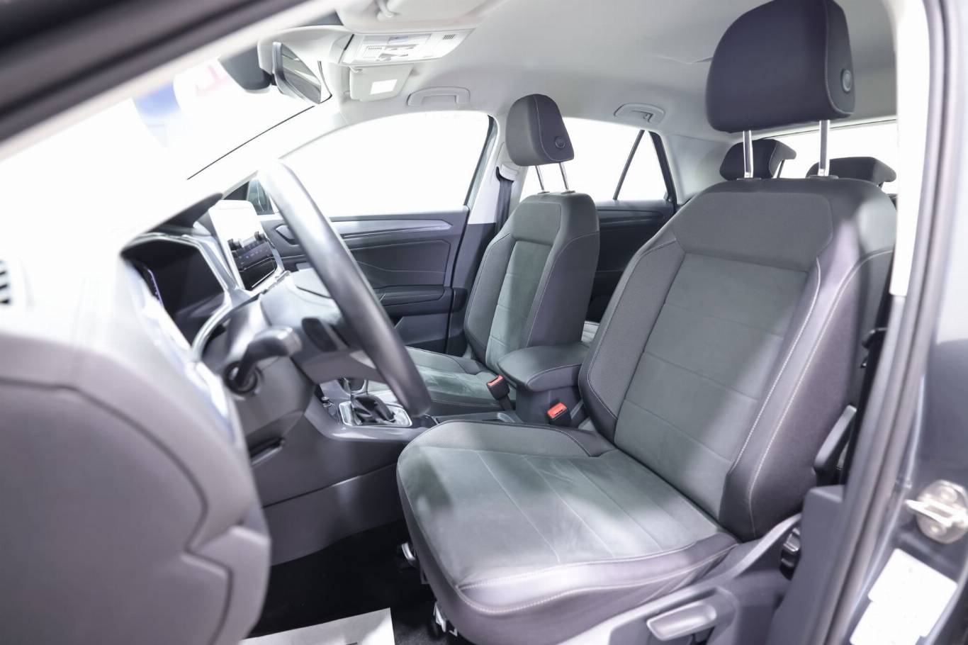 VOLKSWAGEN T-Roc 6