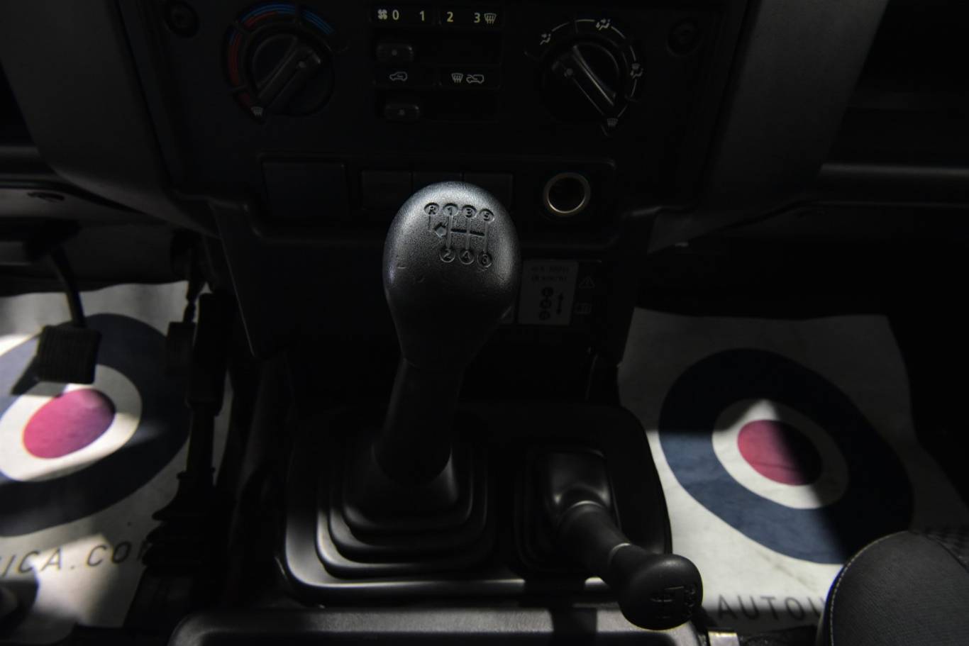 LAND ROVER Defender 50