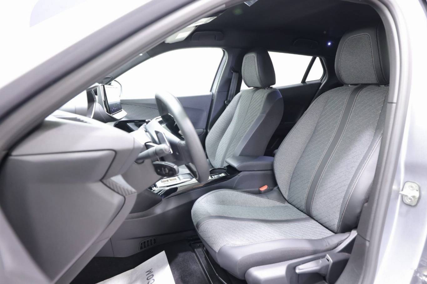 PEUGEOT 2008 6