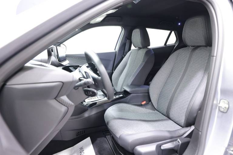 PEUGEOT 2008 6