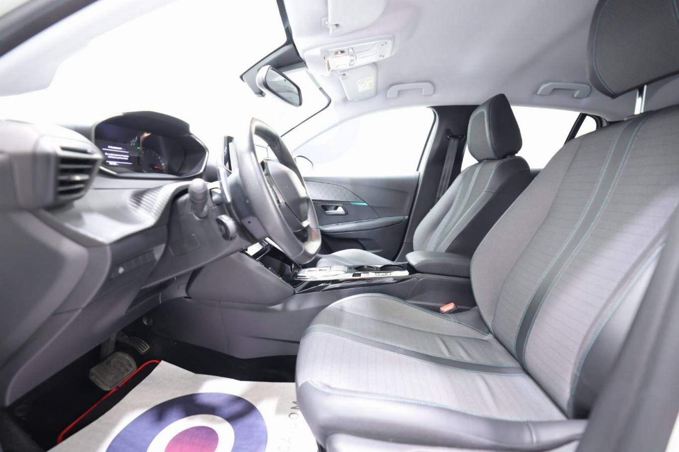 PEUGEOT 208 19
