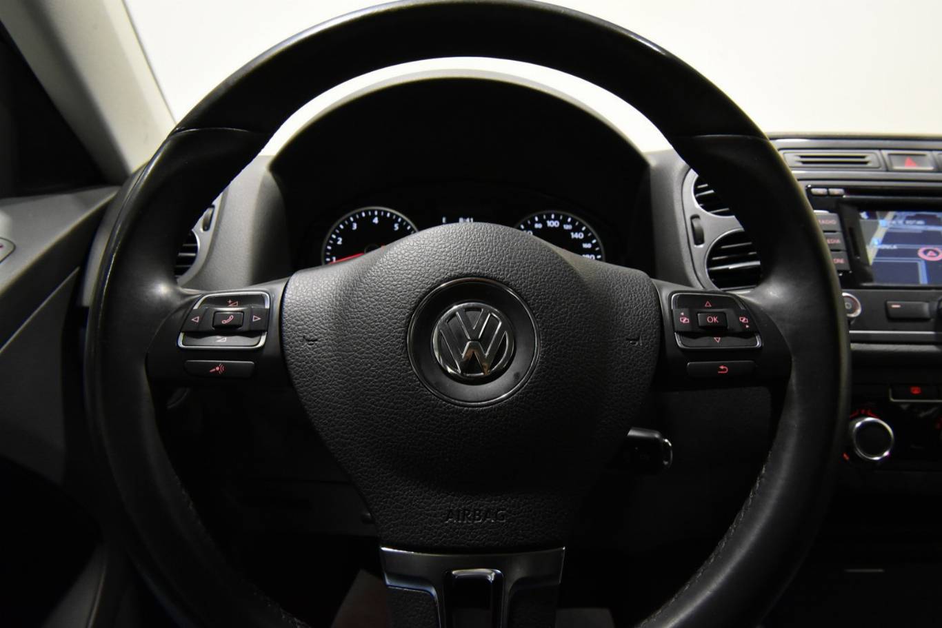 VOLKSWAGEN Tiguan 40