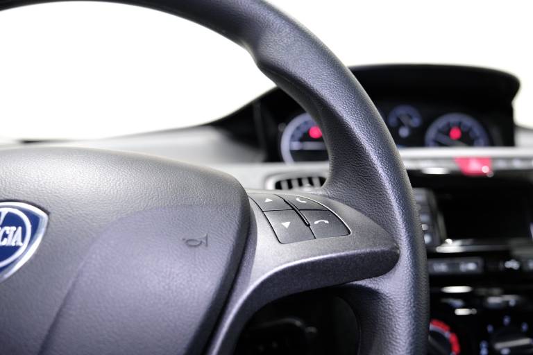 LANCIA Ypsilon 19