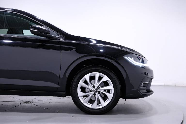 VOLKSWAGEN Polo 54