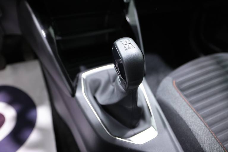 PEUGEOT 208 28