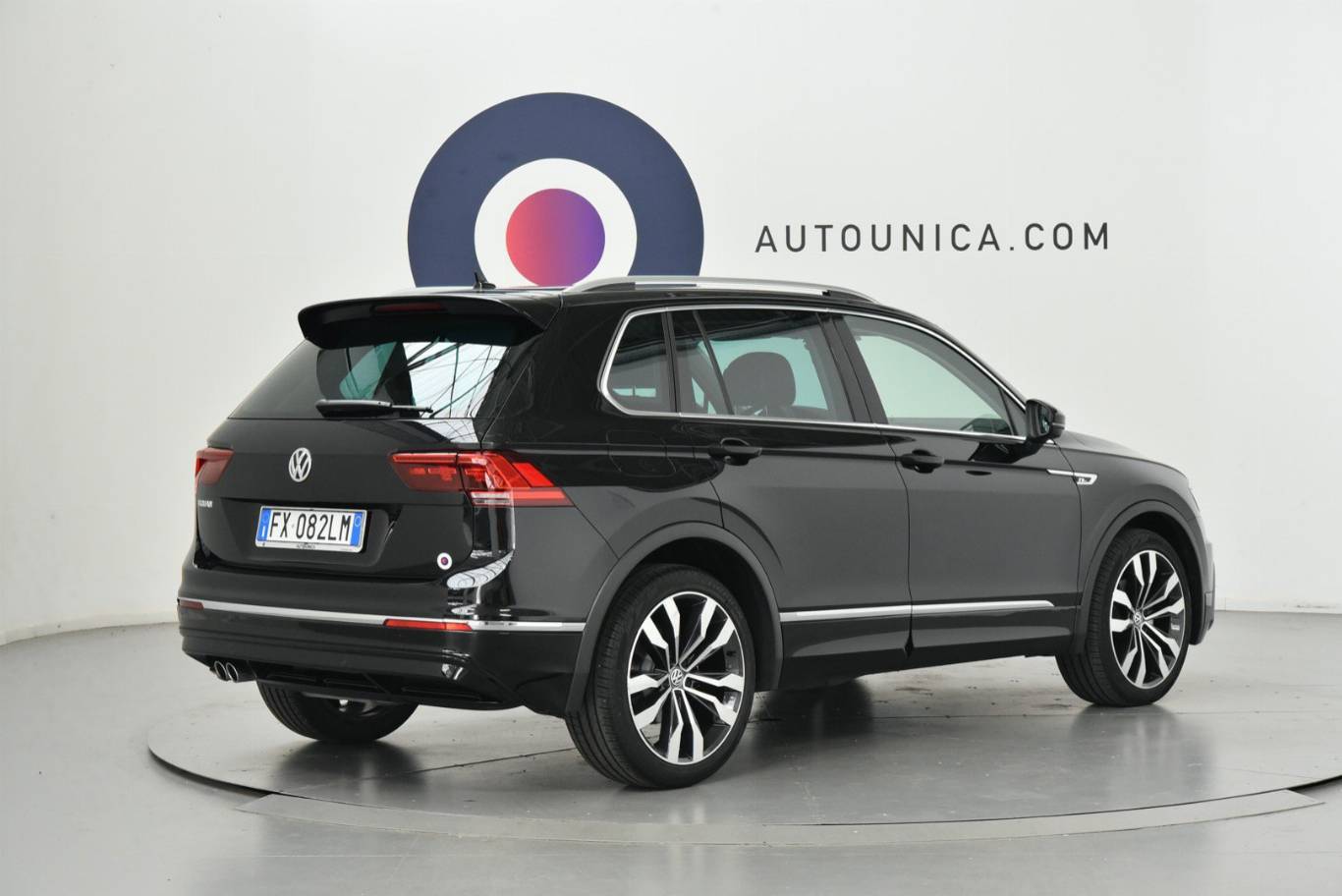 VOLKSWAGEN Tiguan 16