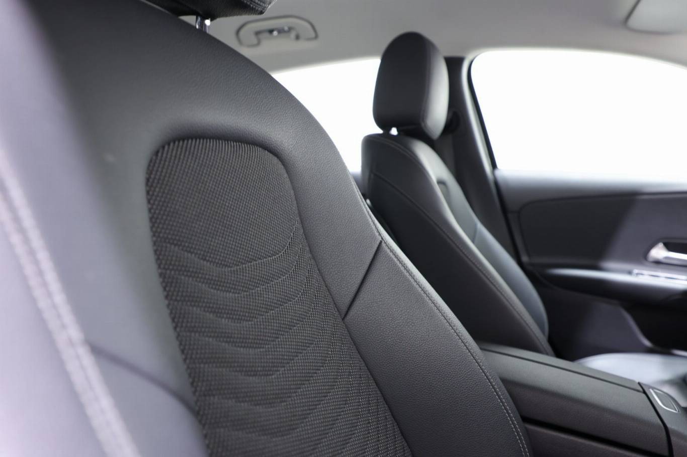 MERCEDES-BENZ A 180 52