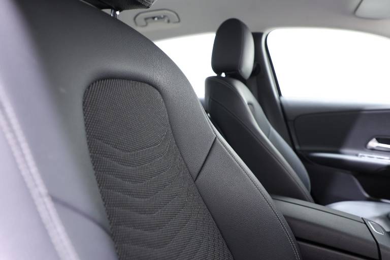 MERCEDES-BENZ A 180 52