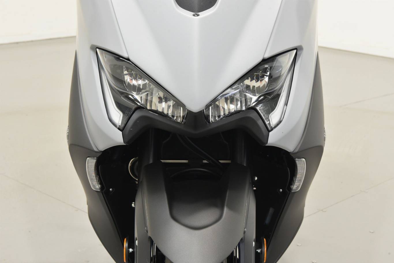 YAMAHA T-Max 560 11